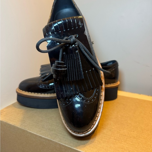 Tod's Glossy Black Leather Fringe Loafers - Picture 4 of 6